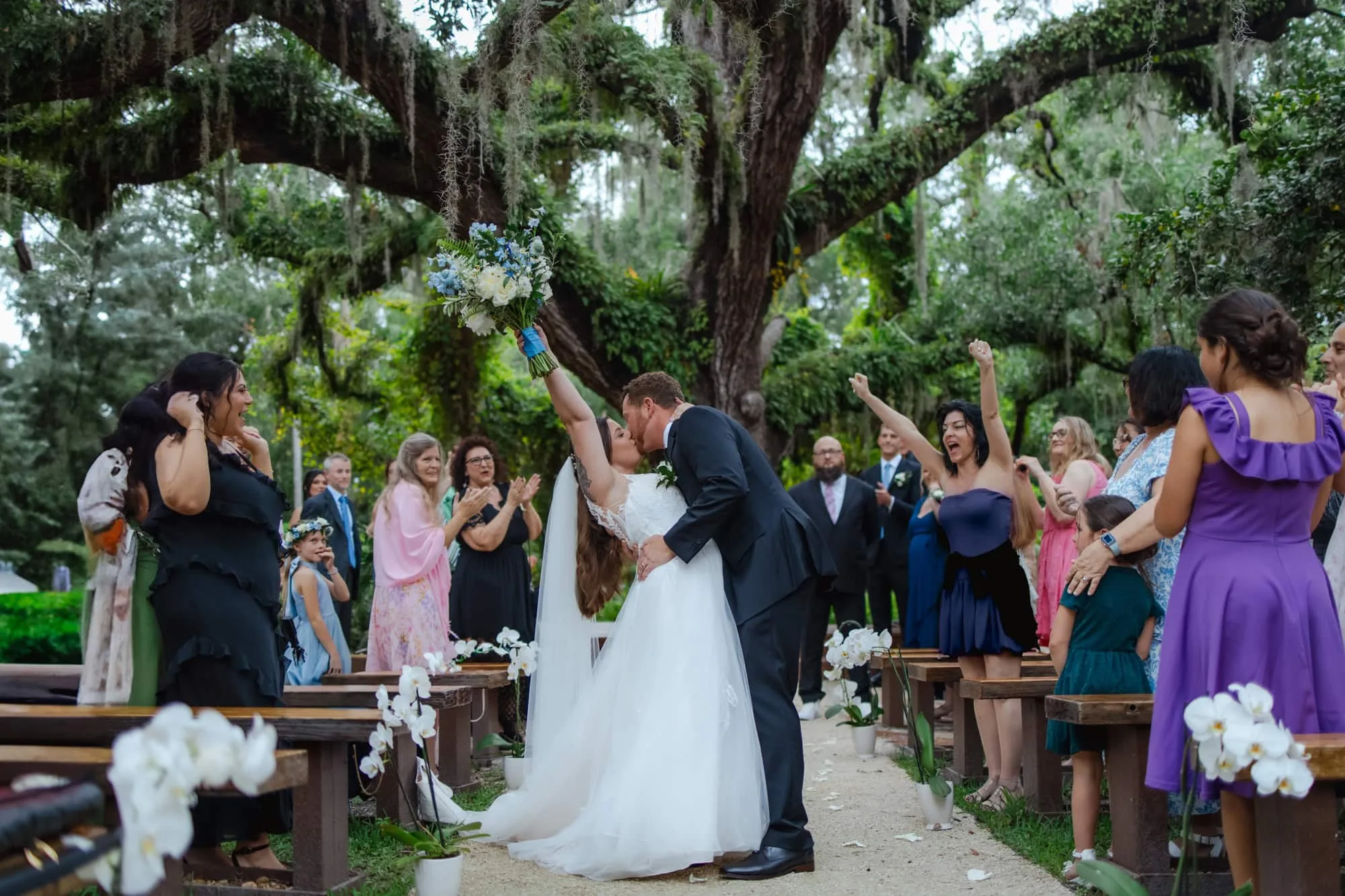 del favero oasis kiss after pronounce husband and wife
