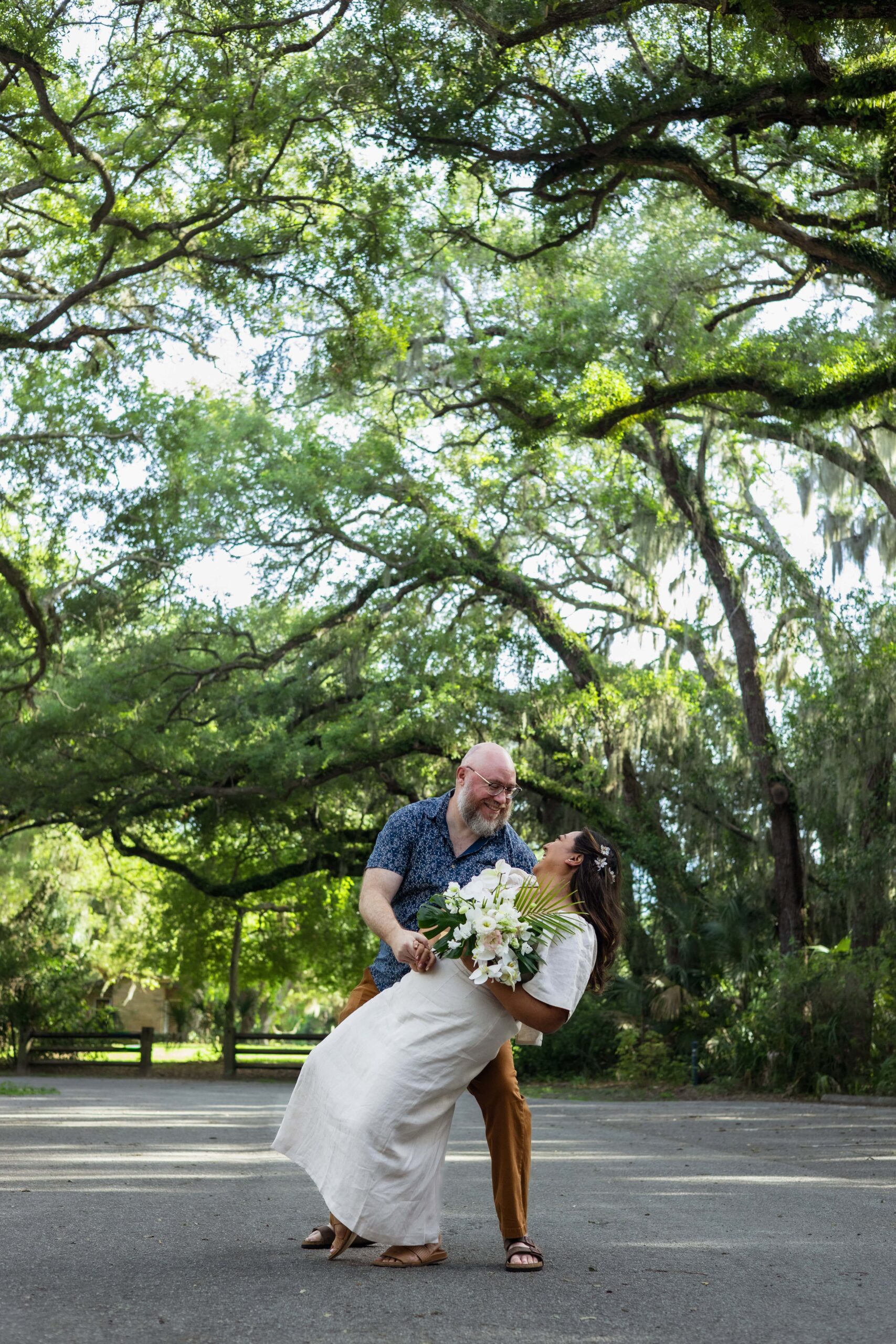dip kiss on their intimate wedding at philippe park
